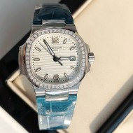 Patek Philippe Nautilus 7010R Quartz Gold Watch Patek Philippe Nautilus 7010R Quartz Gold Watch