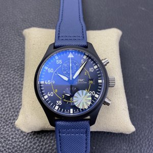 Universal Pilot 44 Series Watch Universal Pilot 44 Series Watch