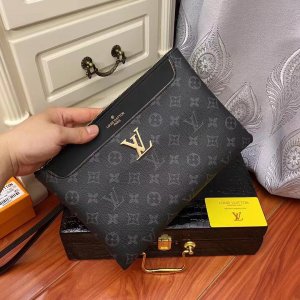 LOUIS VUITTON CLUTCH BAG LOUIS VUITTON CLUTCH BAG