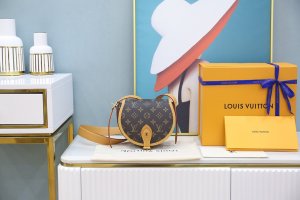 LOUIS VUITTON CROSSBODY BAG monogram LOUIS VUITTON CROSSBODY BAG monogram