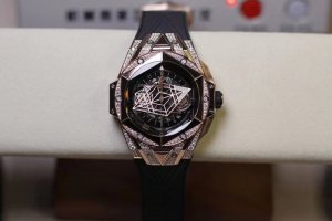 Hublot Big Bang Sang Bleu II Tattoo Watch Hublot Big Bang Sang Bleu II Tattoo Watch