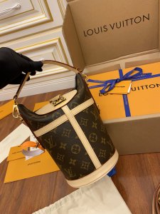 LOUIS VUITTON HANDBAG monogram LOUIS VUITTON HANDBAG monogram