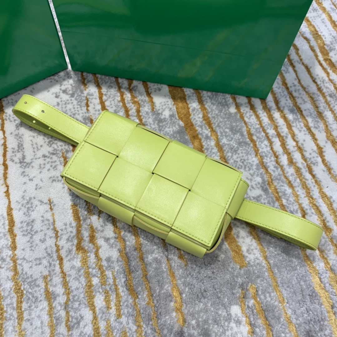 BOTTEGA VENETA WAIST BAG yellow BOTTEGA VENETA WAIST BAG yellow