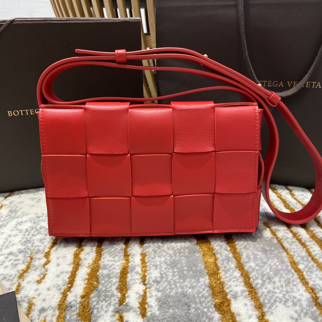 BOTTEGA VENETA CROSSBODY BAG red BOTTEGA VENETA CROSSBODY BAG red