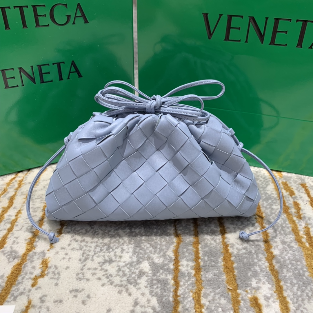 BOTTEGA VENETA THE POUCH 40 WOVEN light blue BOTTEGA VENETA THE POUCH 40 WOVEN light blue