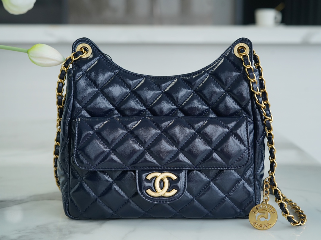 CHANEL HANDBAG Deep blue CHANEL HANDBAG Deep blue