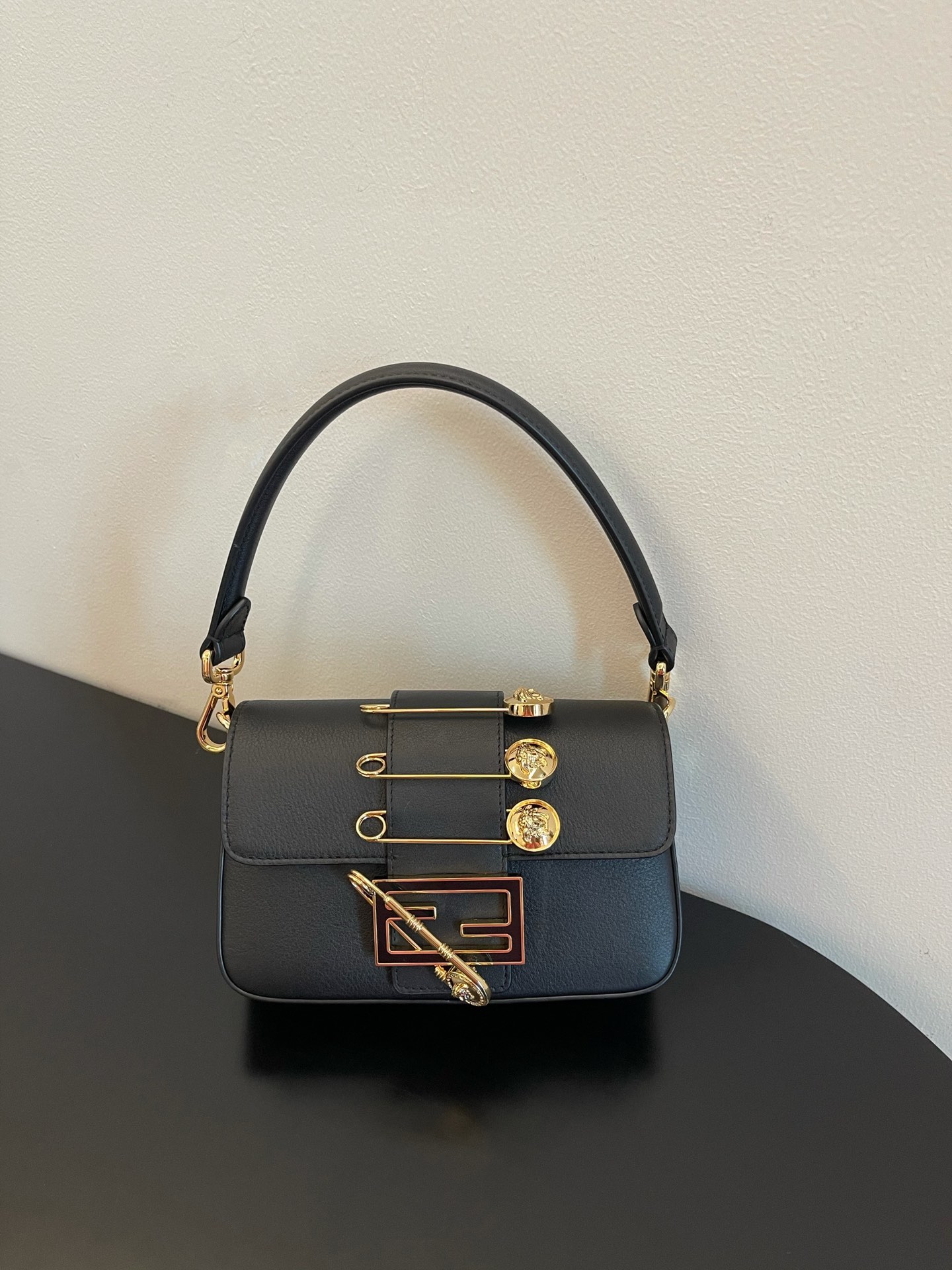 FENDI HANDBAG Black FENDI HANDBAG Black