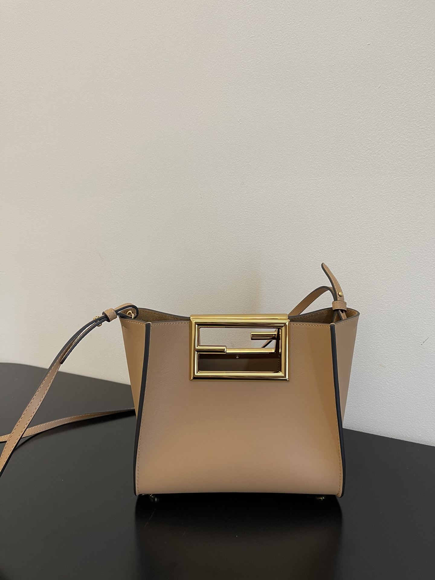 FENDI HANDBAG Apricot FENDI HANDBAG Apricot