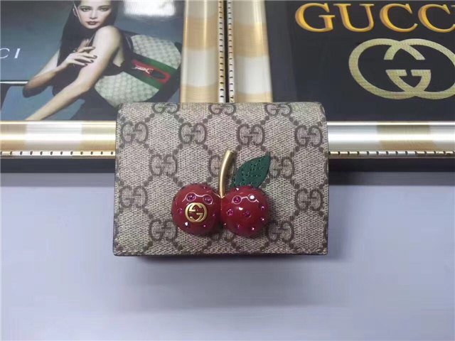 Gucci GG Supreme Card Case With Cherries Gucci GG Supreme Card Case With Cherries