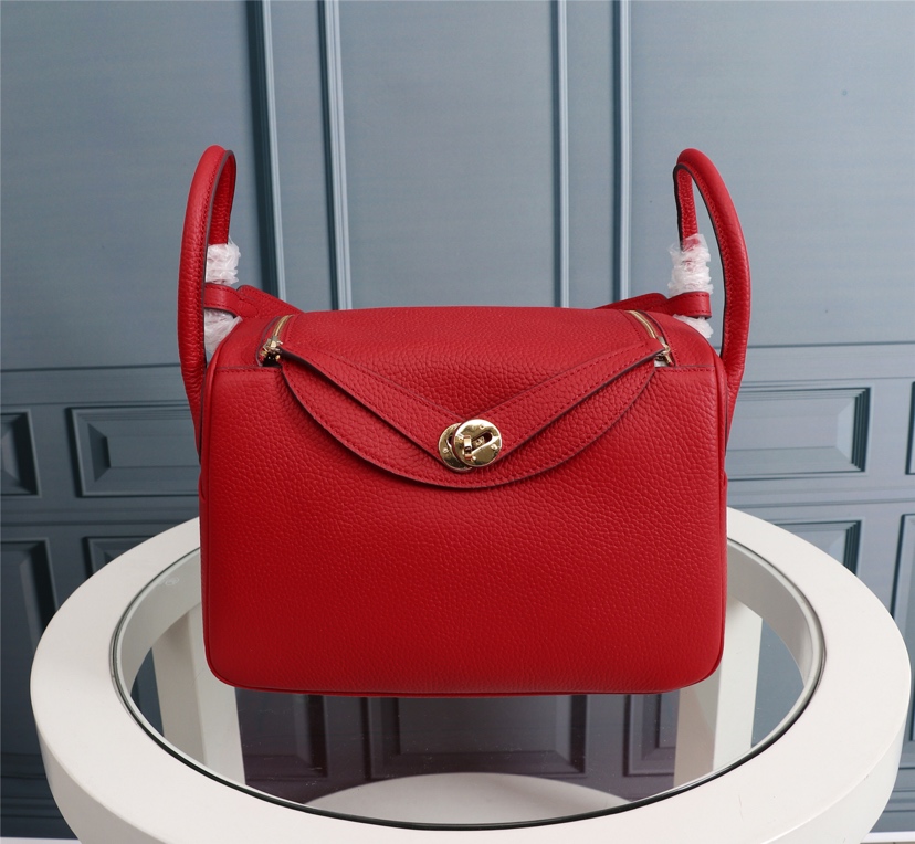 HERMES HANDBAG LINDY red HERMES HANDBAG LINDY red