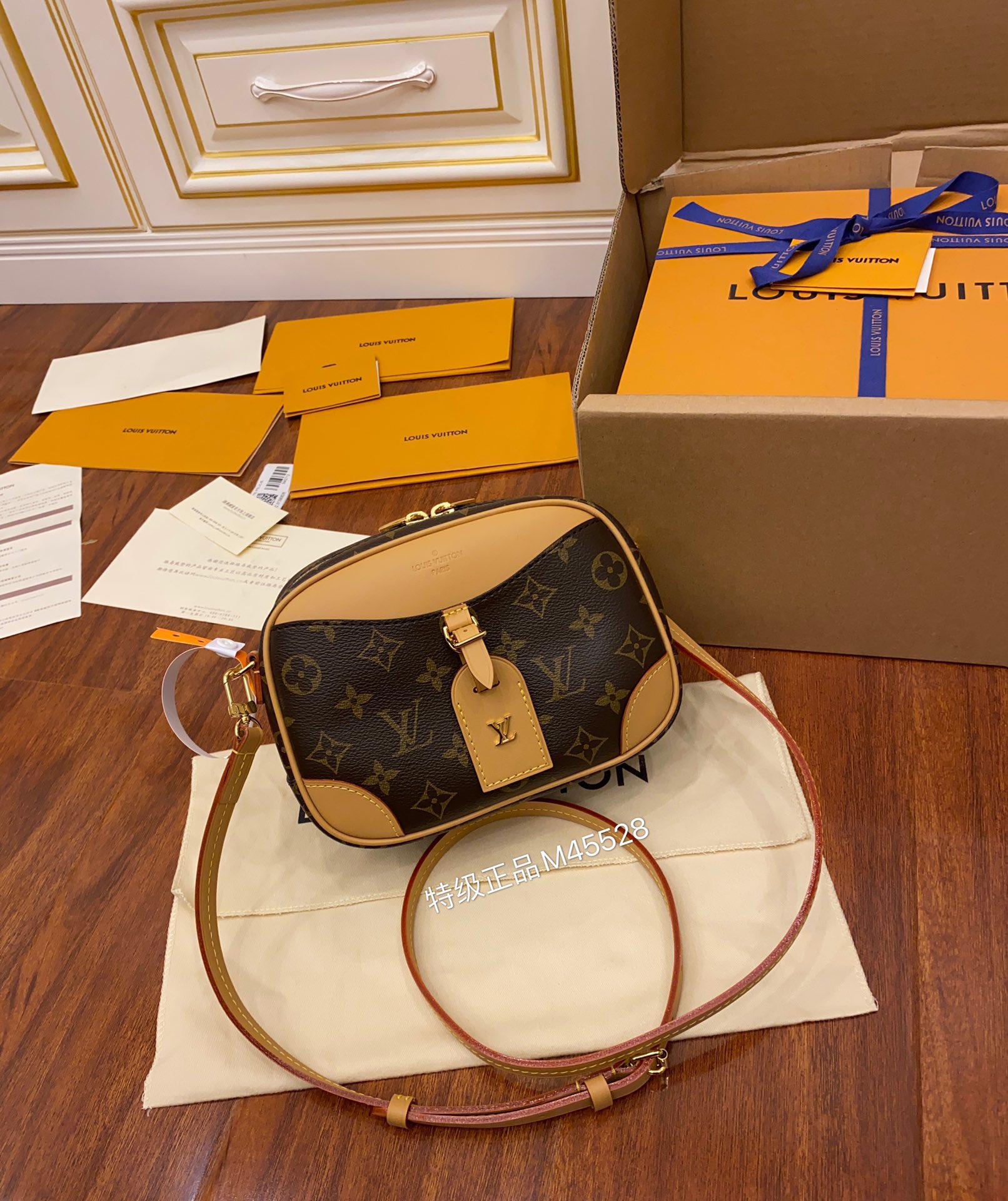 LOUIS VUITTON CROSSBODY BAG monogram LOUIS VUITTON CROSSBODY BAG monogram