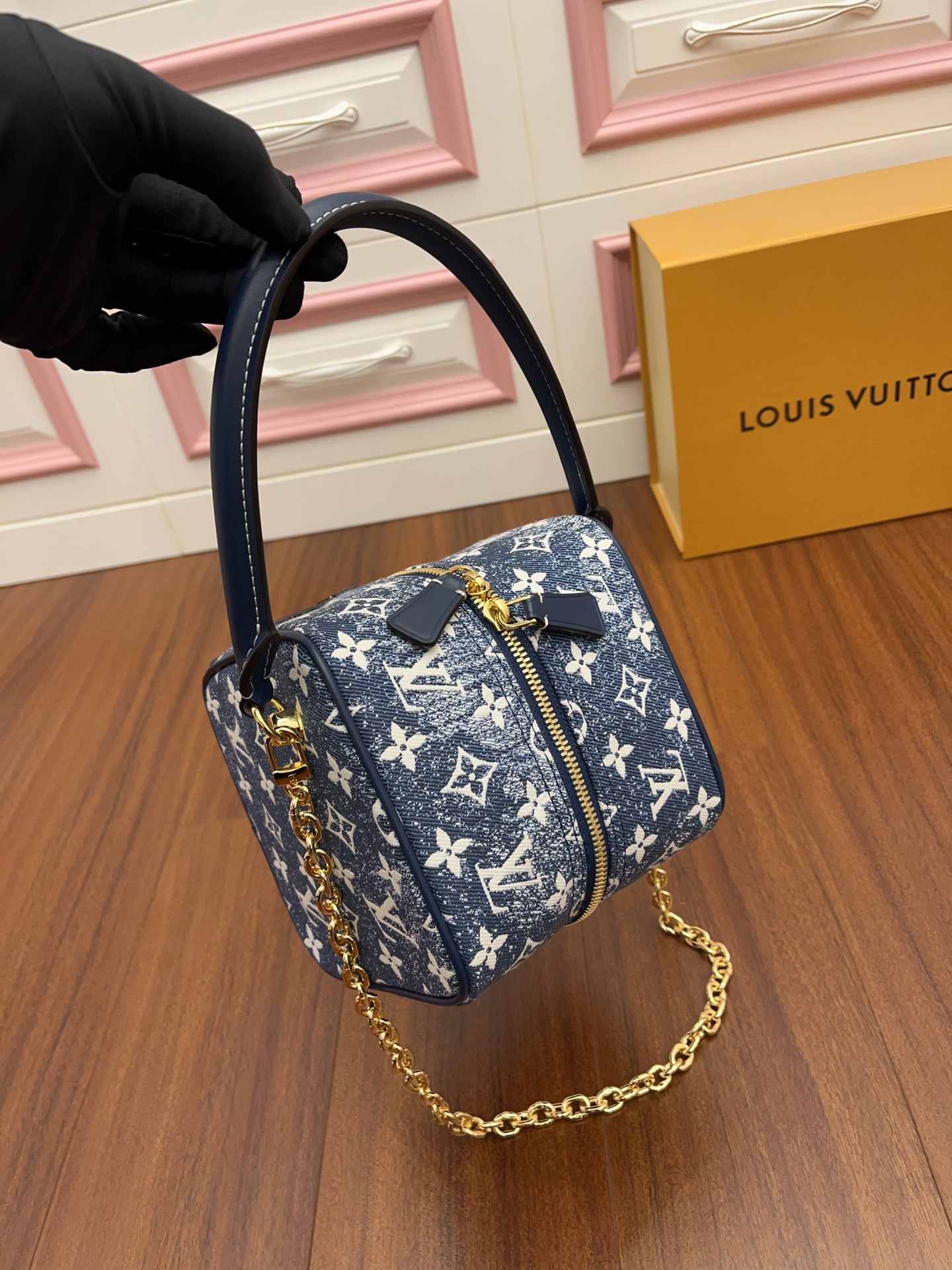 LOUIS VUITTON HANDBAG Deep blue LOUIS VUITTON HANDBAG Deep blue