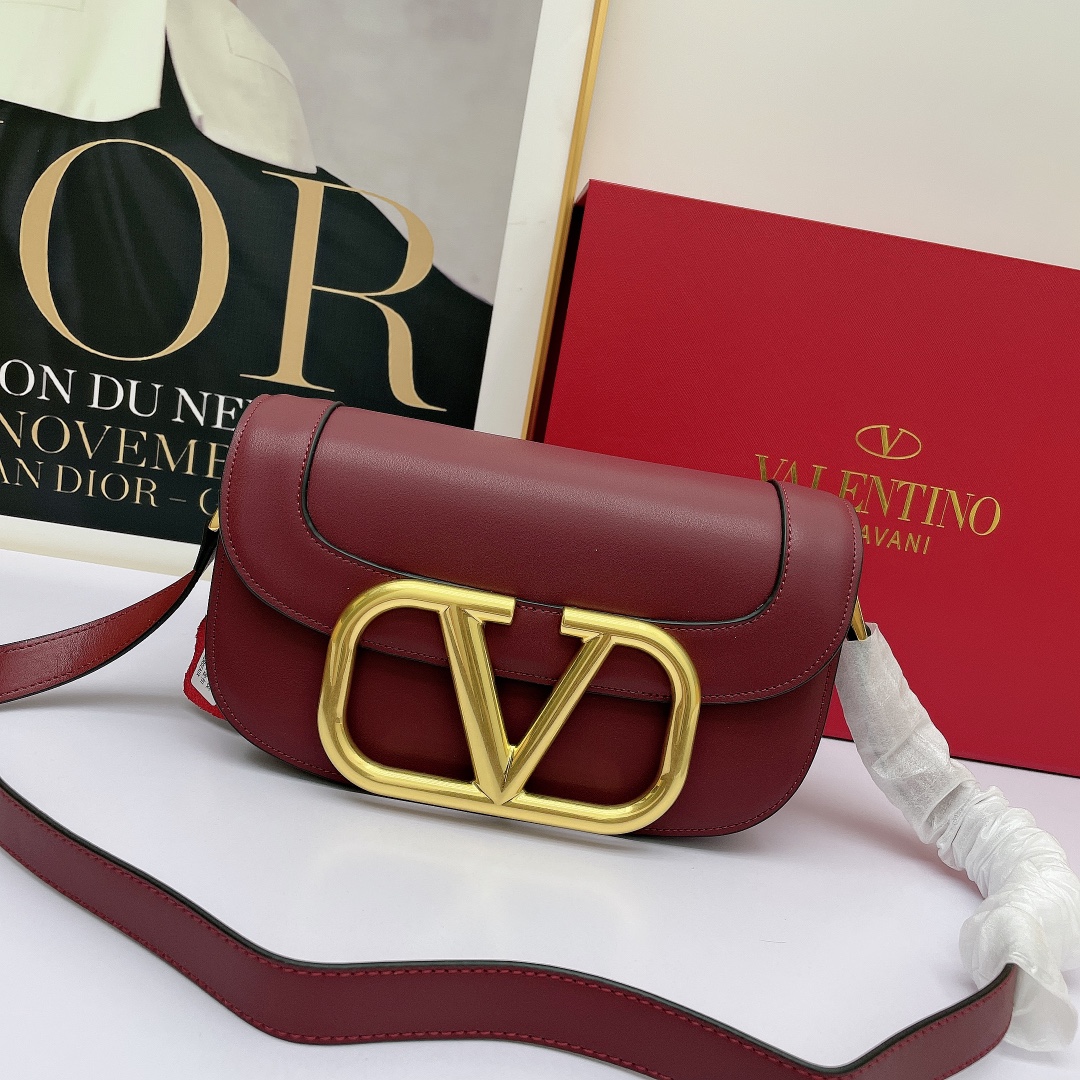 Valentino Garavani MAXI Crossbody Bag red Valentino Garavani MAXI Crossbody Bag red