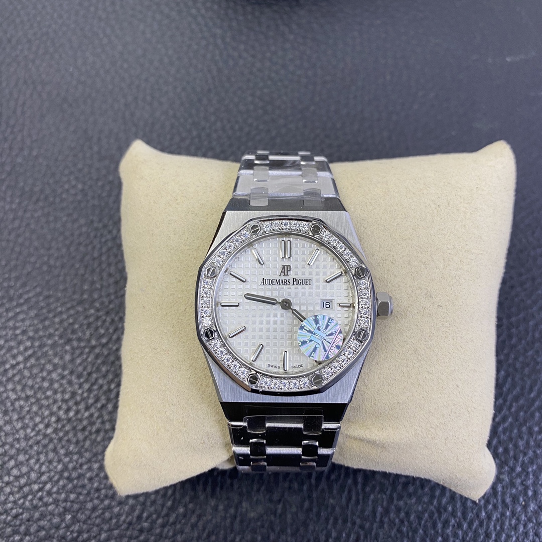 Audemars Piguet Royal Oak 67650OR.OO.1261OR.01 Ladies’ Quartz Watch Audemars Piguet Royal Oak 67650OR.OO.1261OR.01 Ladies’ Quartz Watch