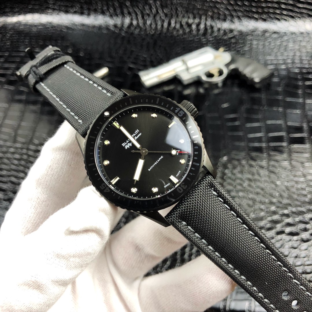 Blancpain Fifty Fathoms Series 5000-1110-B52A Blancpain Fifty Fathoms Series 5000-1110-B52A