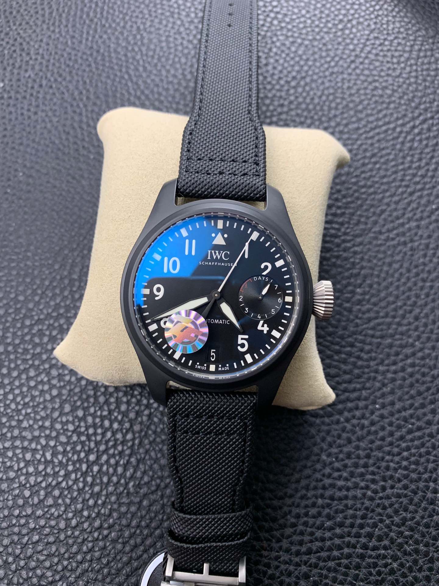 Universal Pilot 46 Series Large Pilot Universal Pilot 46 Series Large Pilot