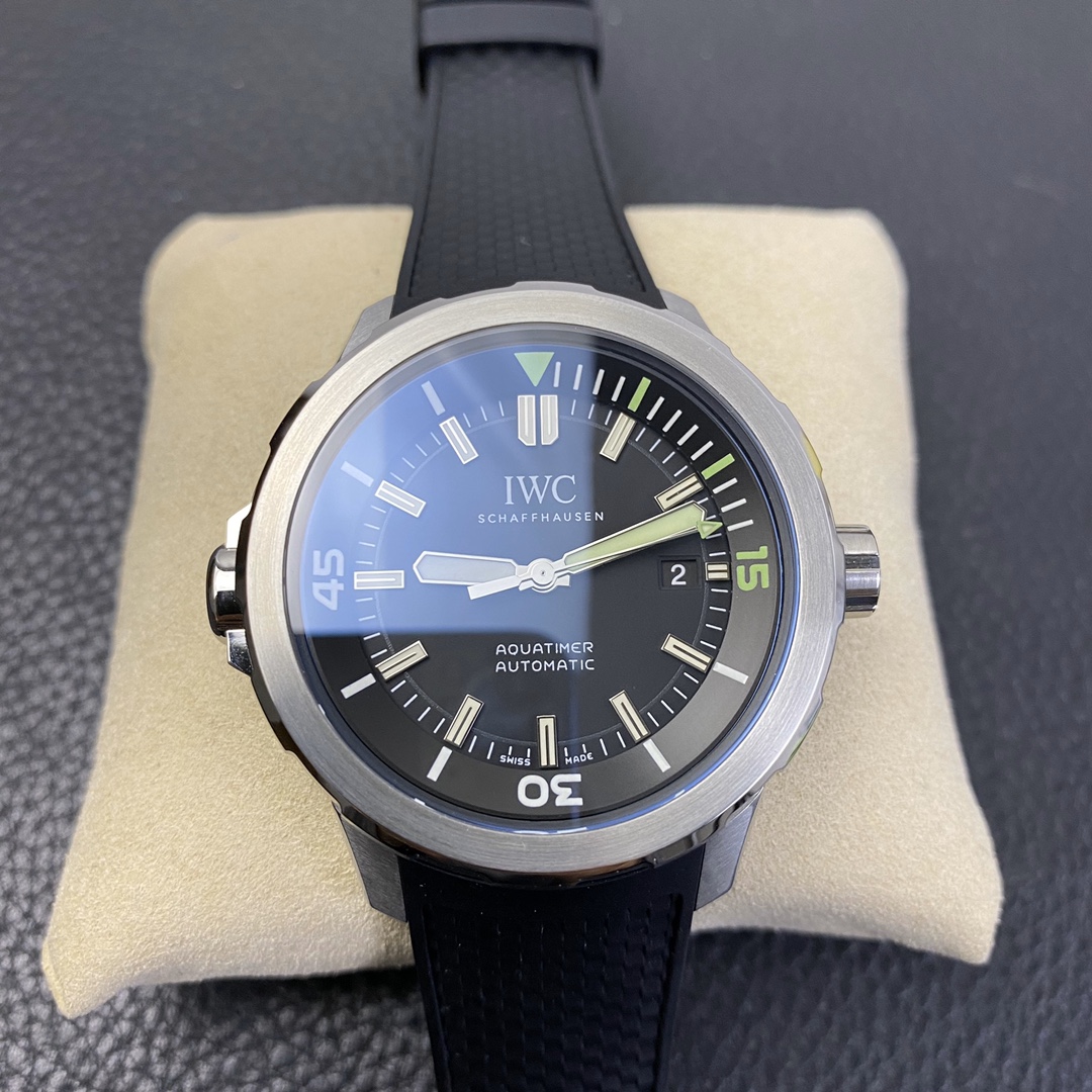 The classic color scheme of the 42 series IW329001 The classic color scheme of the 42 series IW329001