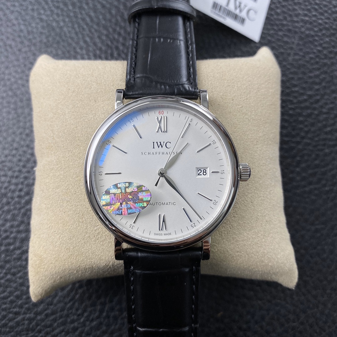 Universal Watch Berto Fino 40 Series Universal Watch Berto Fino 40 Series