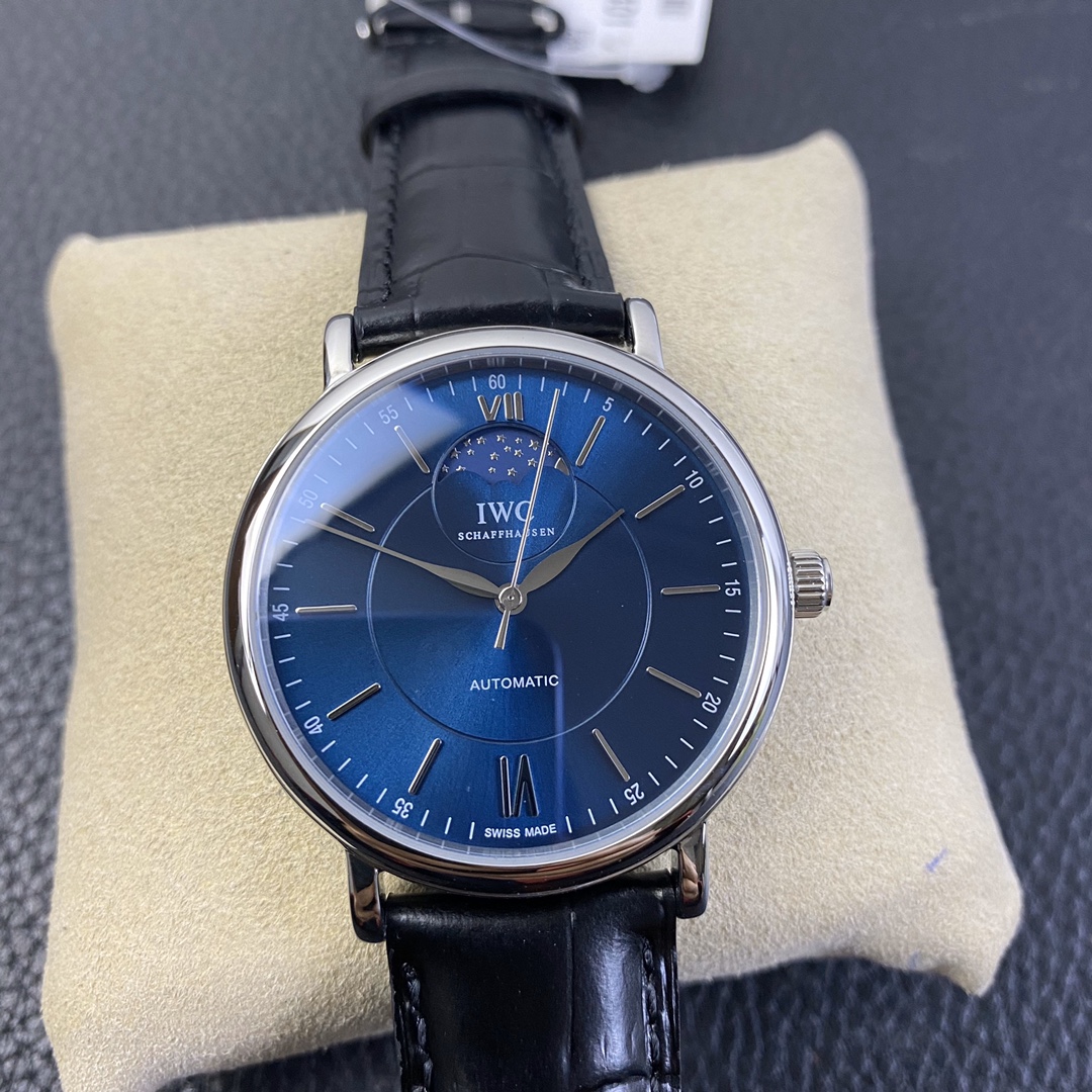 Universal Watch Berto Fino 40 Series Universal Watch Berto Fino 40 Series