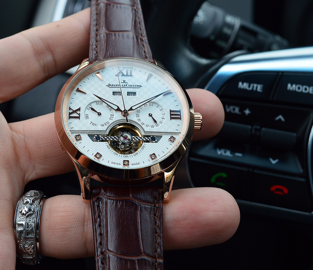 Jaeger-LeCoultre Multi-Function Premium Men’s Watch Jaeger-LeCoultre Multi-Function Premium Men’s Watch