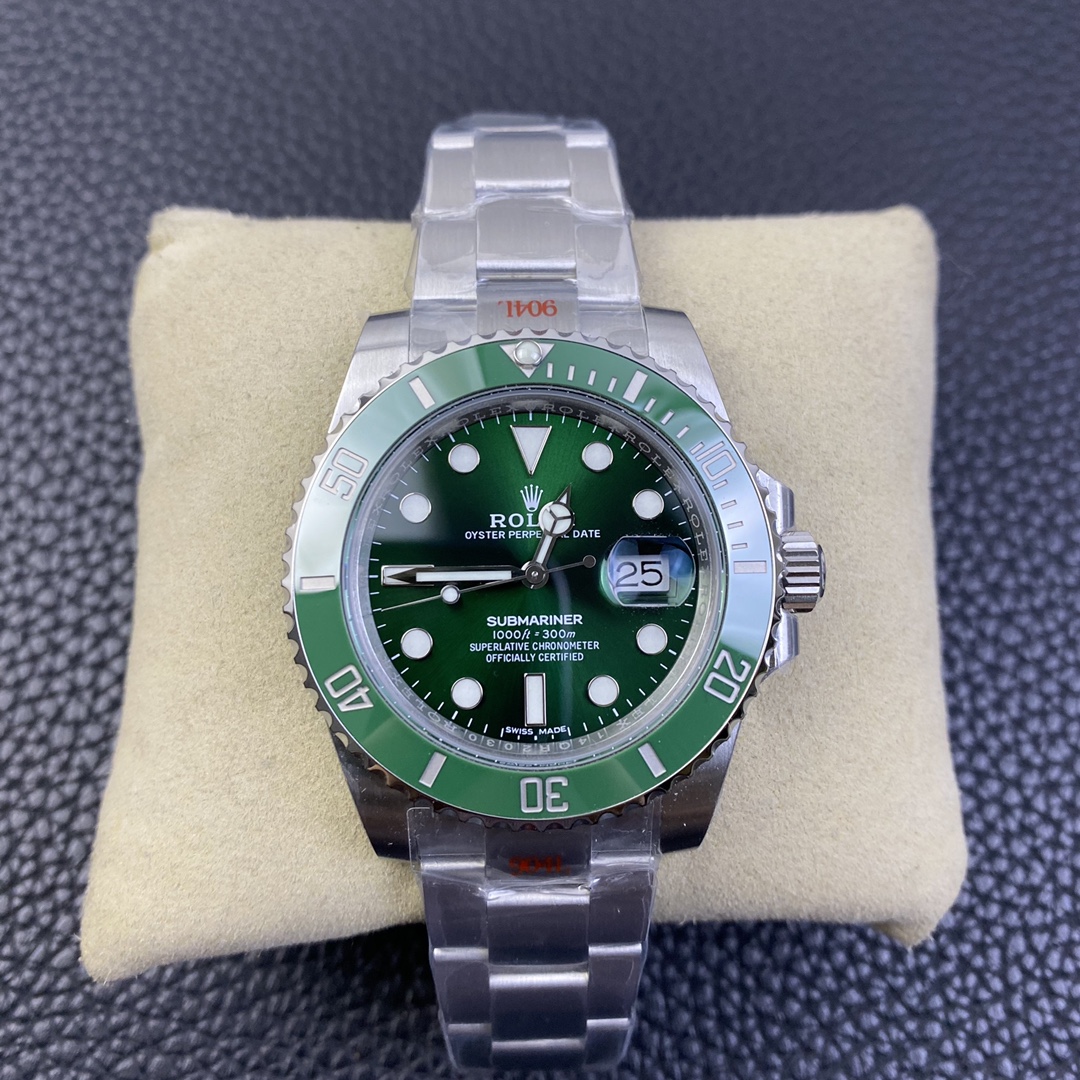 Rolex Submariner Series Green Hulk 116610LV Classic Model. Rolex Submariner Series Green Hulk 116610LV Classic Model.