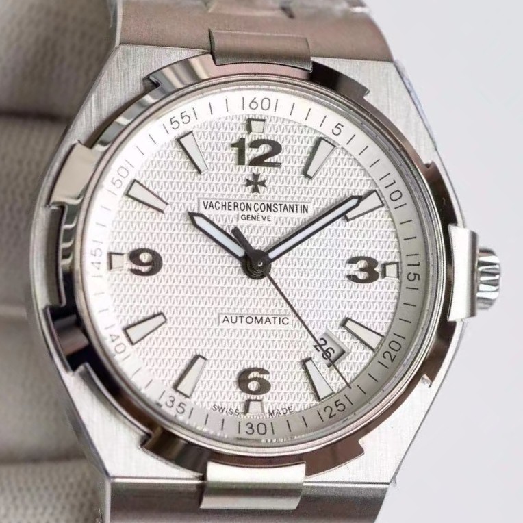 Vacheron Constantin Overseas Collection Men’s 3-Hand Mechanical Wristwatch Vacheron Constantin Overseas Collection Men’s 3-Hand Mechanical Wristwatch