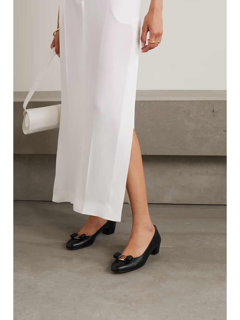 Vara bow-embellished leather pumps Vara bow-embellished leather pumps