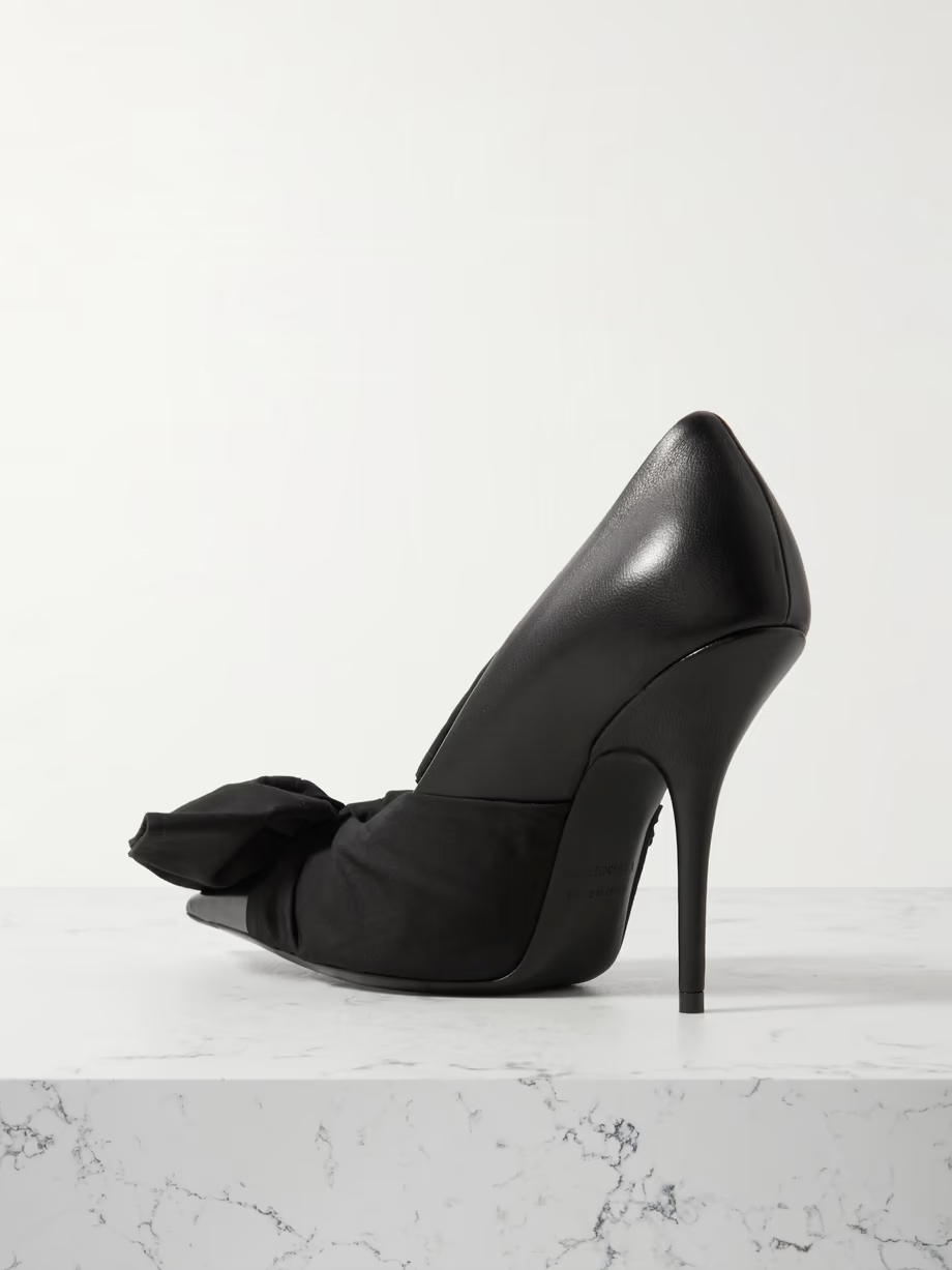 Poplin-trimmed leather pumps Poplin-trimmed leather pumps