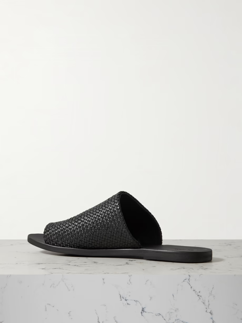 Asymmetric woven leather slides Asymmetric woven leather slides