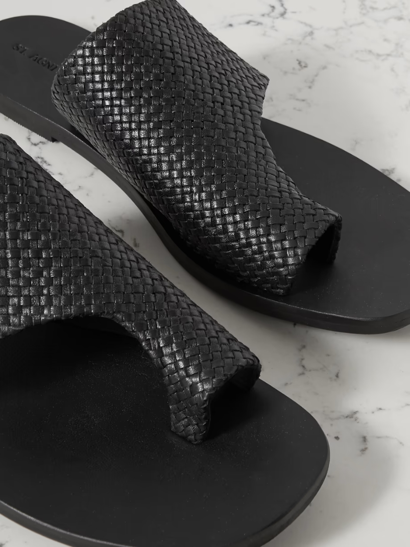 Asymmetric woven leather slides Asymmetric woven leather slides