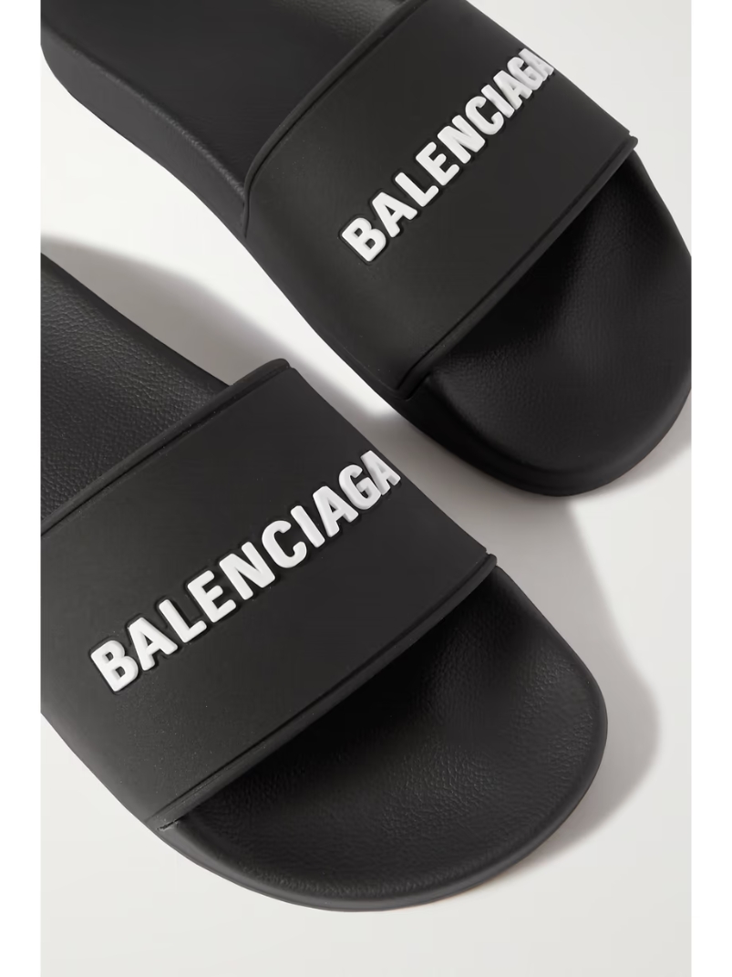 Piscine logo-embossed rubber slides Piscine logo-embossed rubber slides