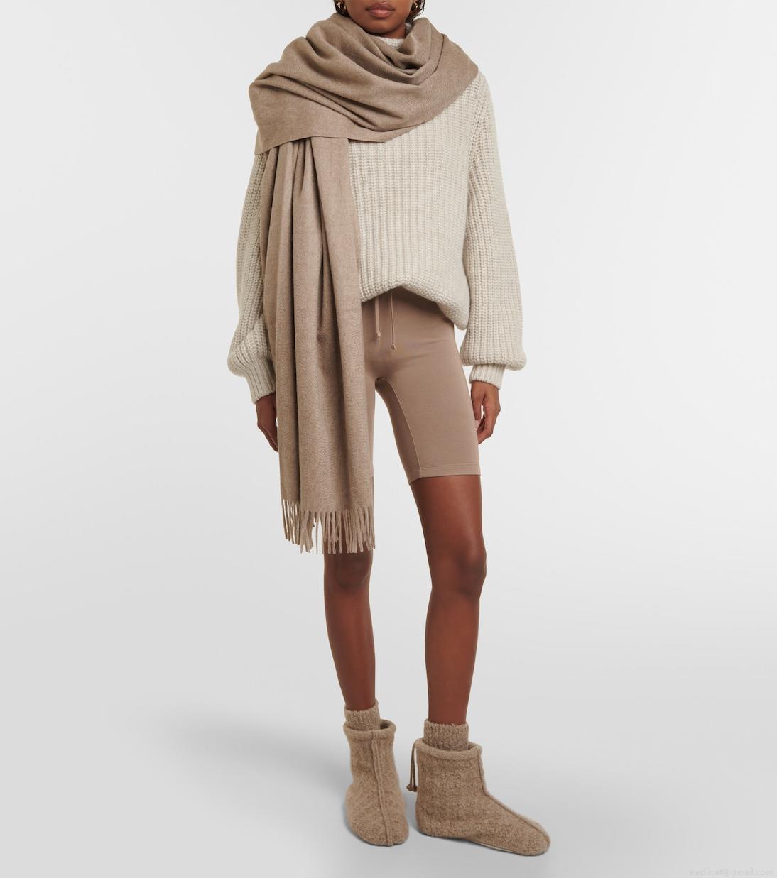 Loro PianaCocooning cashmere scarf Loro PianaCocooning cashmere scarf