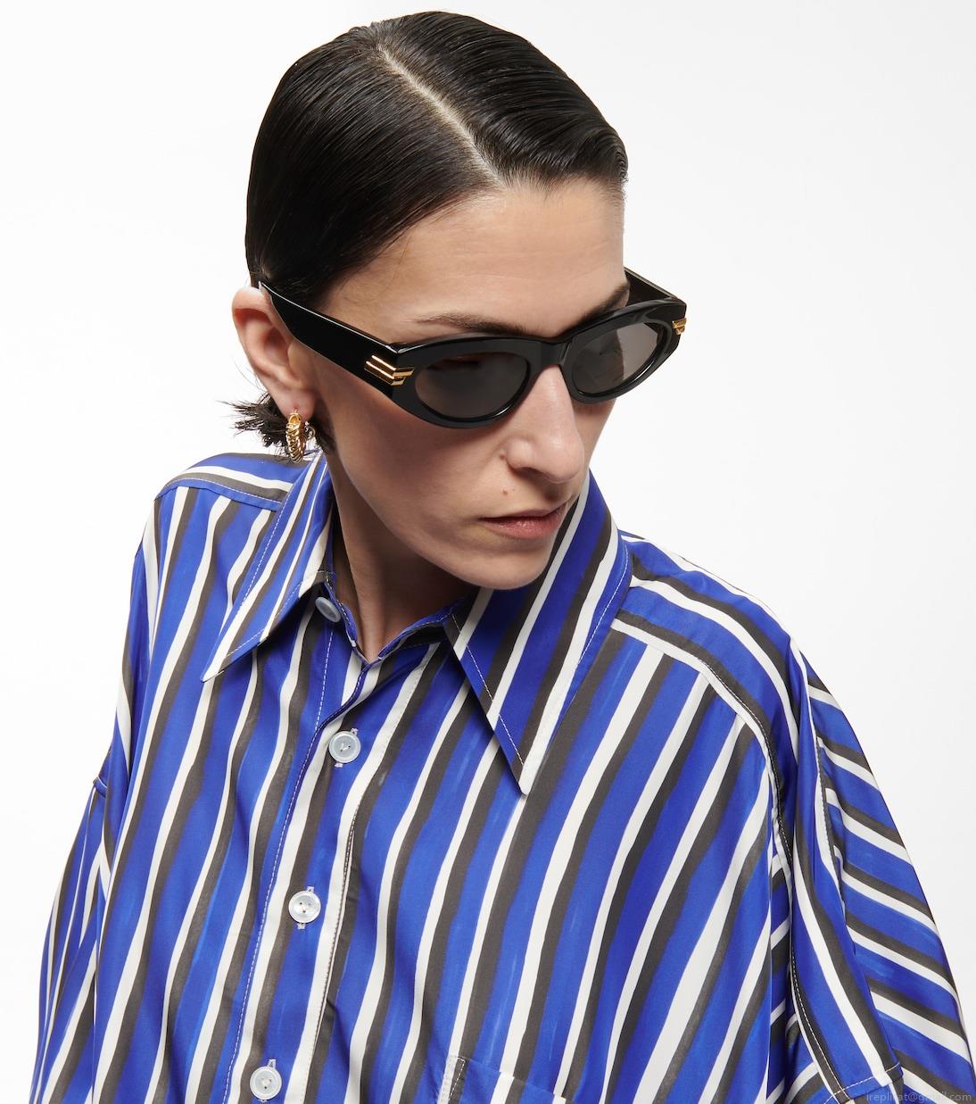 Bottega VenetaClassic oval sunglasses Bottega VenetaClassic oval sunglasses